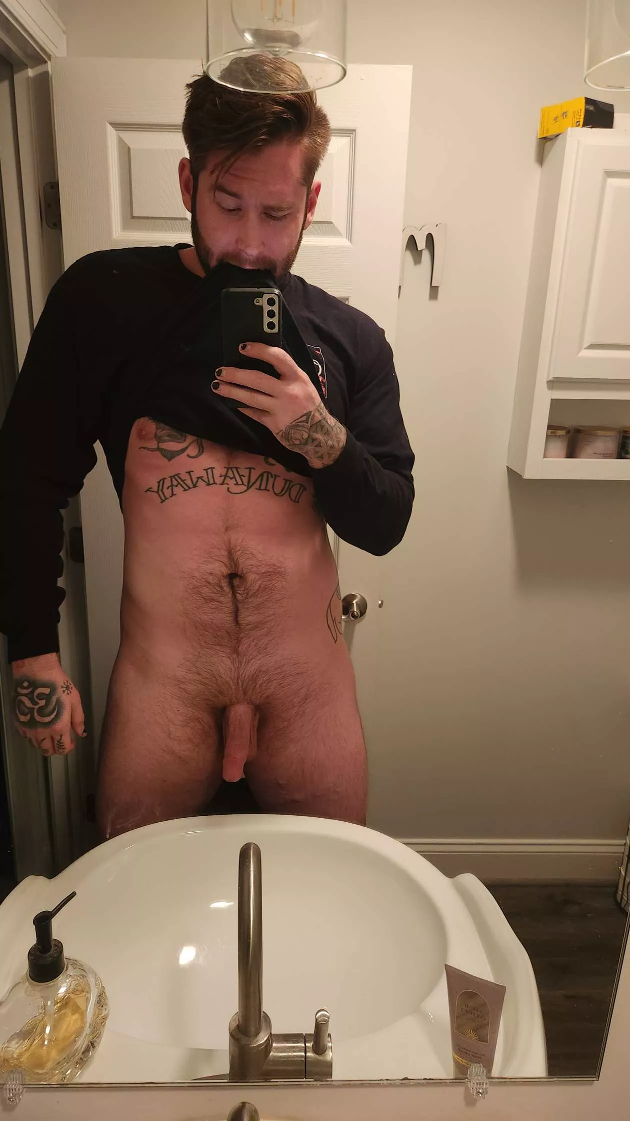 This is the kind of picture I send while you're at work.