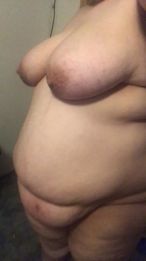 what do you think of my body? i’ve been kinda insecure lately… 🥺