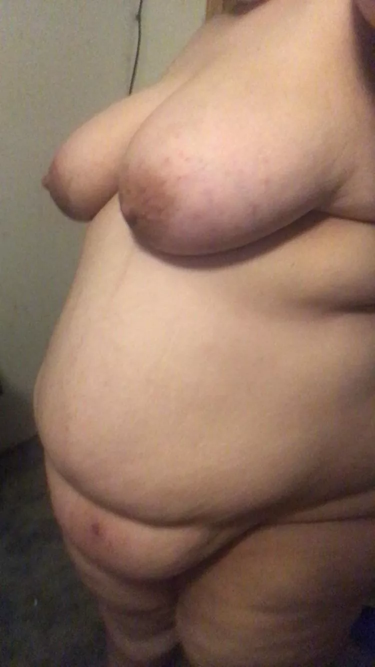 what do you think of my body? i’ve been kinda insecure lately… 🥺