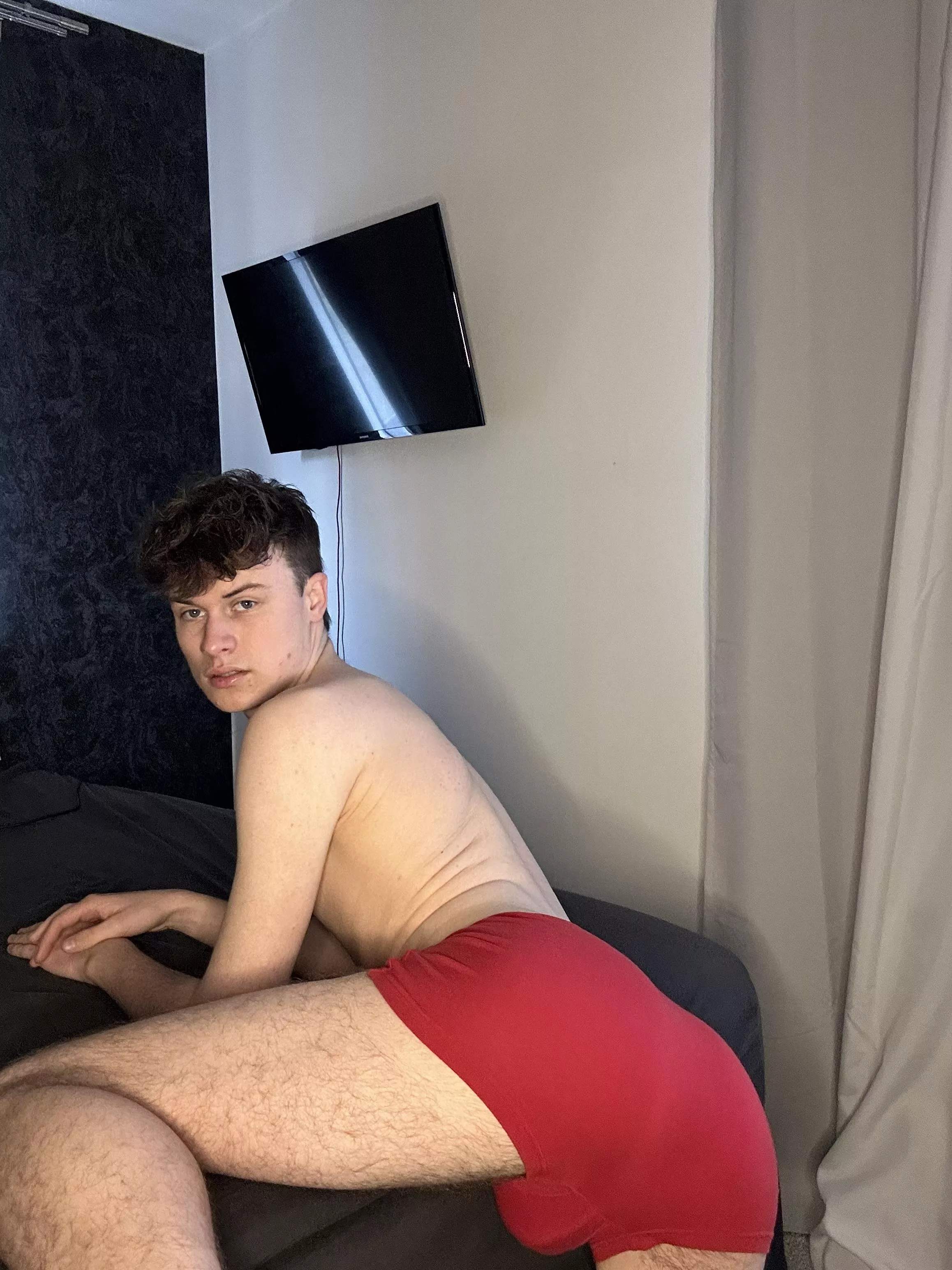 Would you let a 18yo fuck you ?