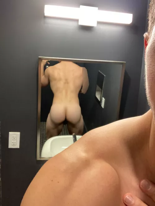 [30s] Middle of a leg day update 😈