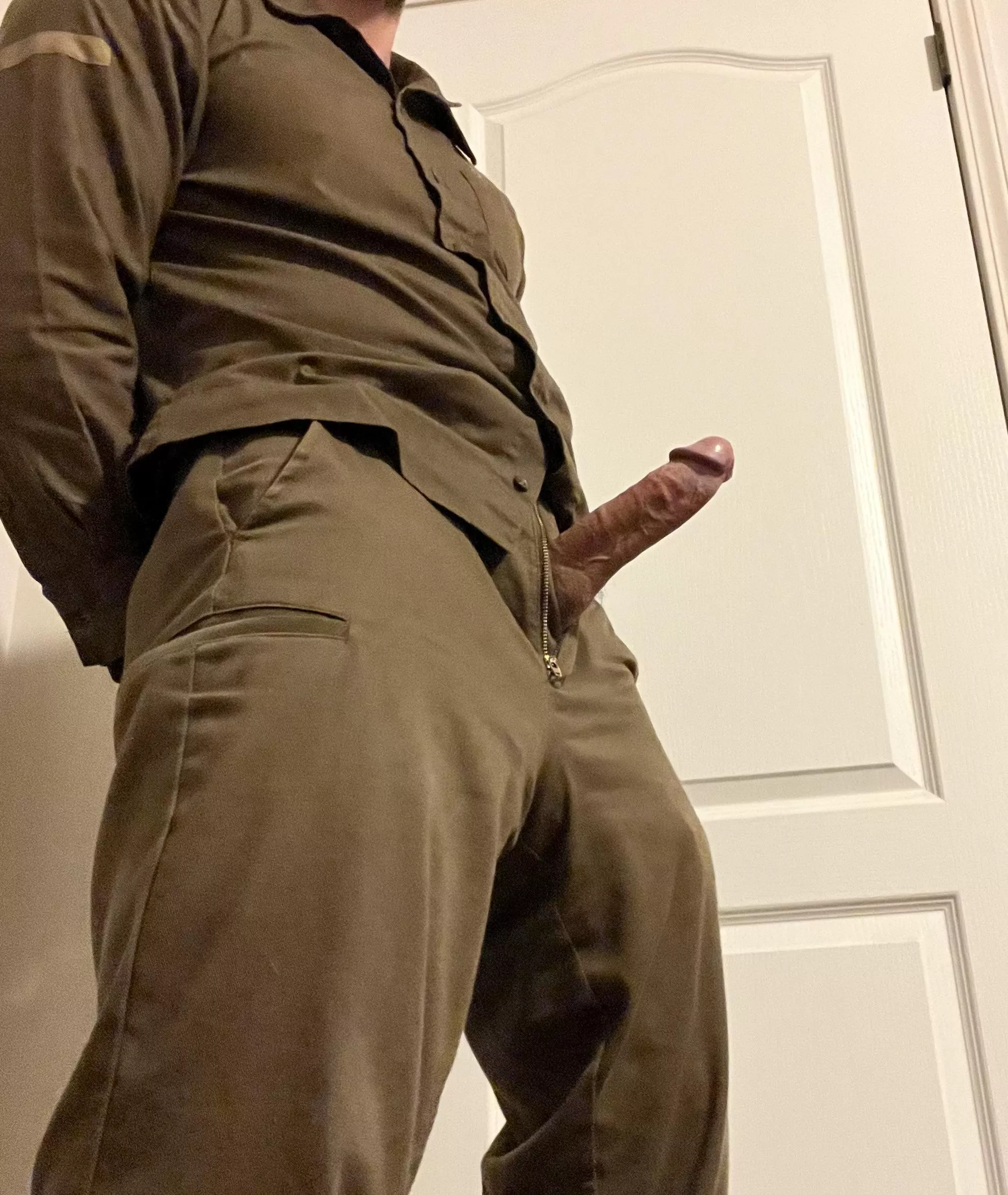 (40) What do you do to a thick milkshake through a straw?