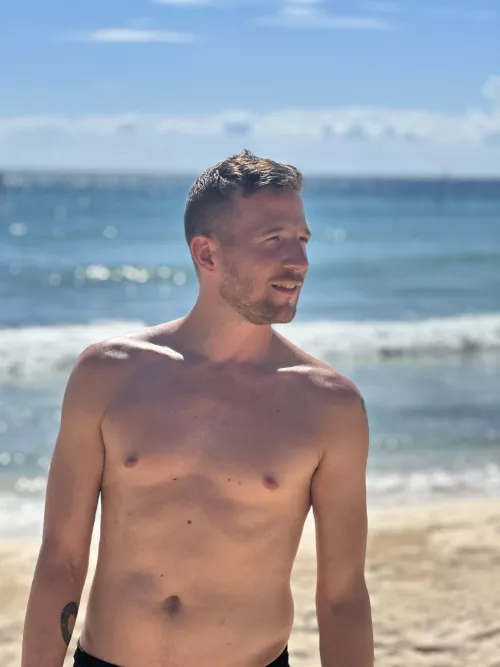 Beach time with Zaddy come and join me in the sunshine.