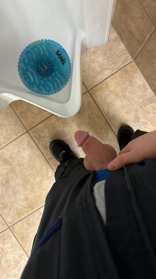 Bored horny gay medic stuck on a 24 hour shift anyone wanna distract me snap teto342