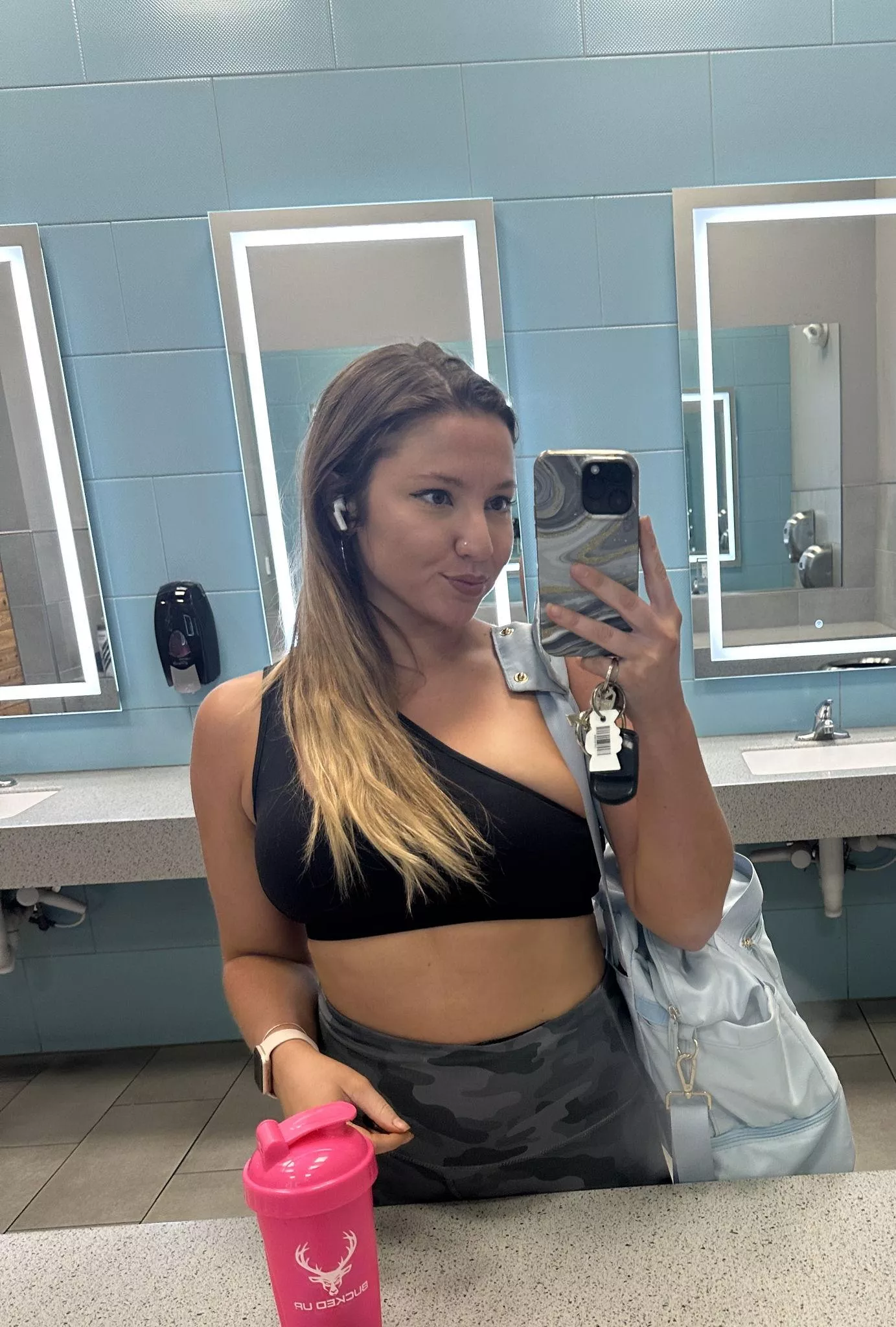 Dang...where is the other half of my shirt 😏