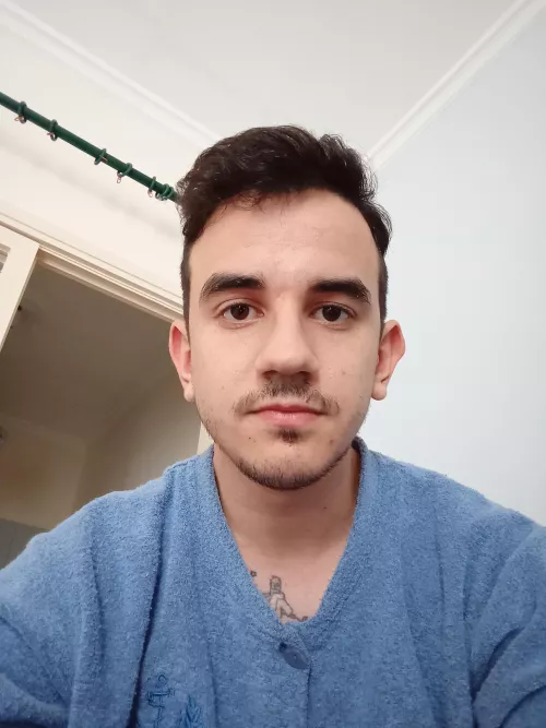 Felt really cute in this pic. Say no to Body dysmorphia 😆😆😭