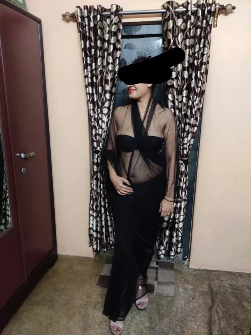 How is the black saree for night club