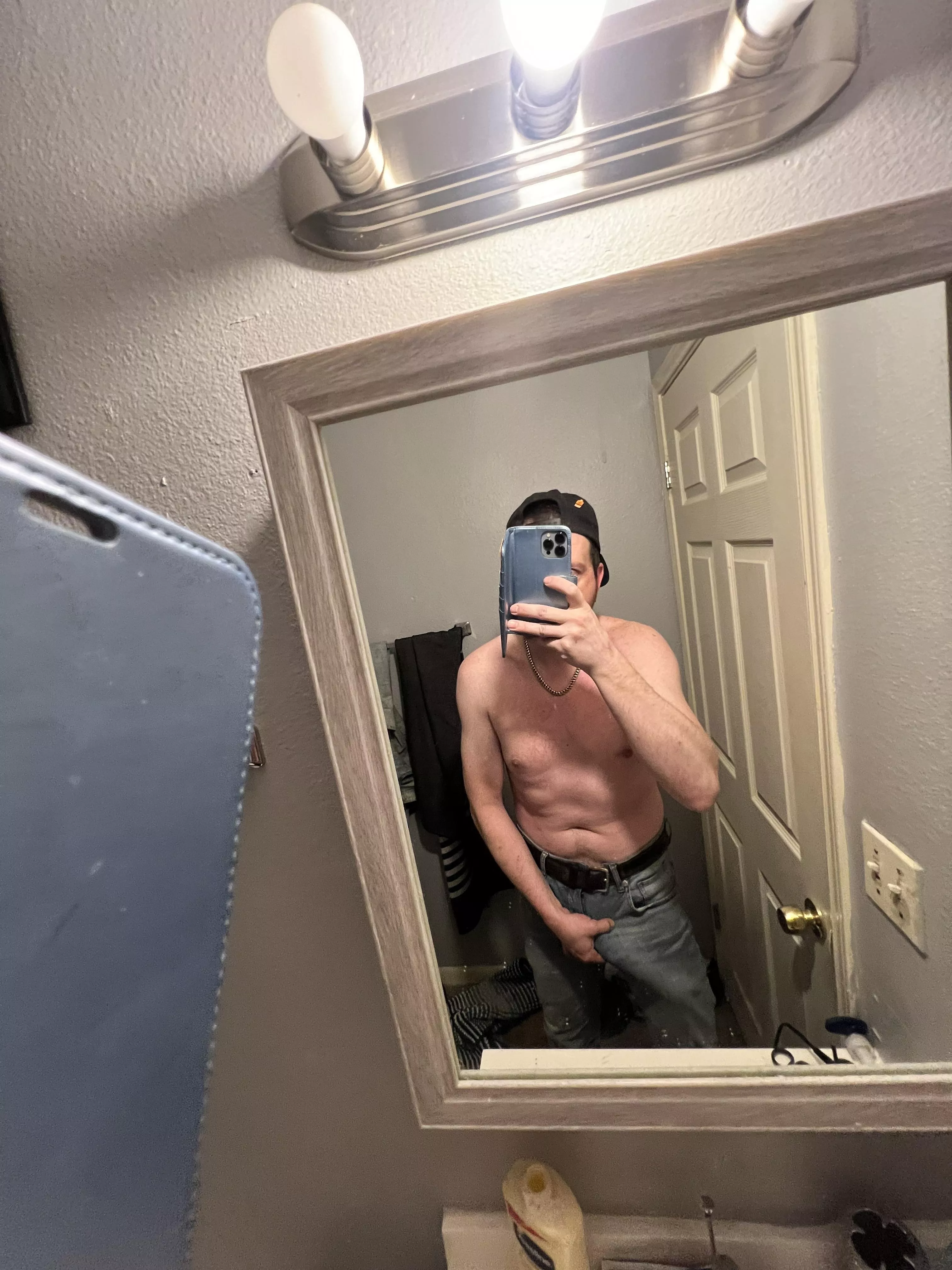 How’s it look in my tight jeans??