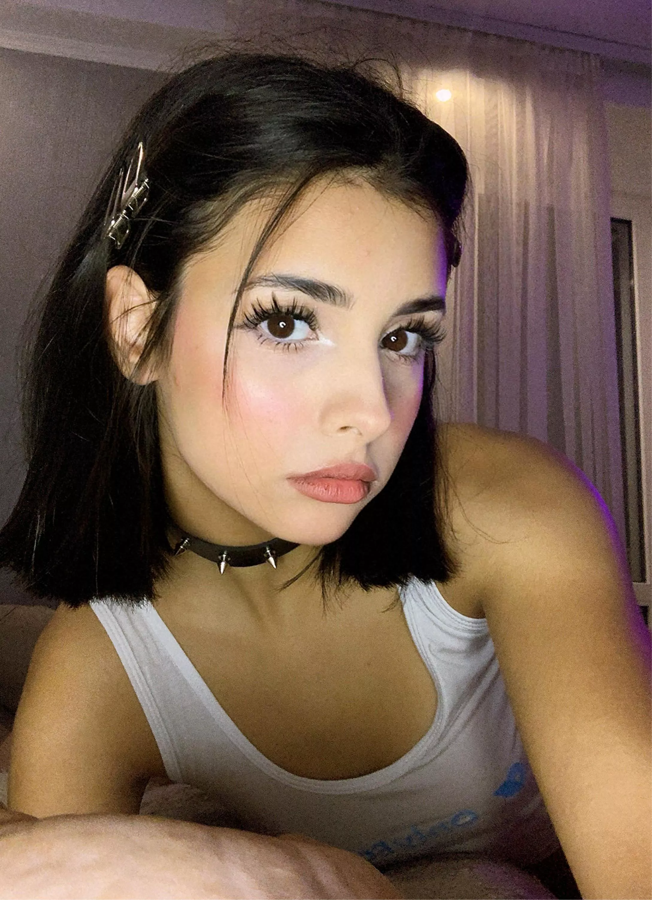 I can be your mistress if you tell me to undress my choker