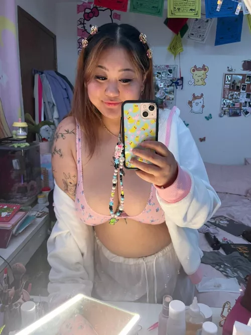 I don't know but I'm pretty sure they are very suckable even under this bra