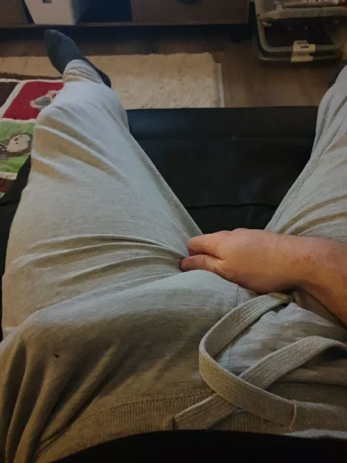 It's a grey sweats kinda night.