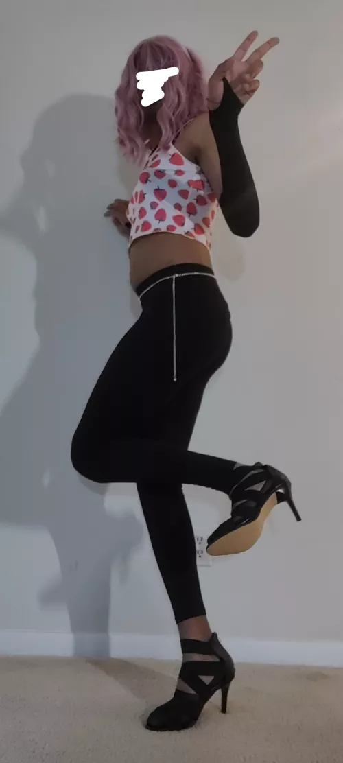 Like my little tummy ? I'm a little insecure about it 🥺