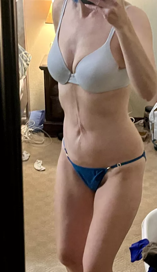 Mirror selfie [F48]