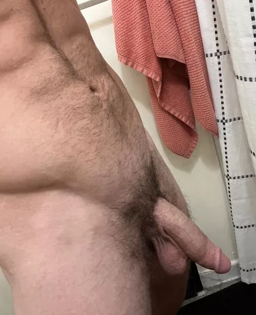 Need someone to suck the tip & play with my balls 🤤