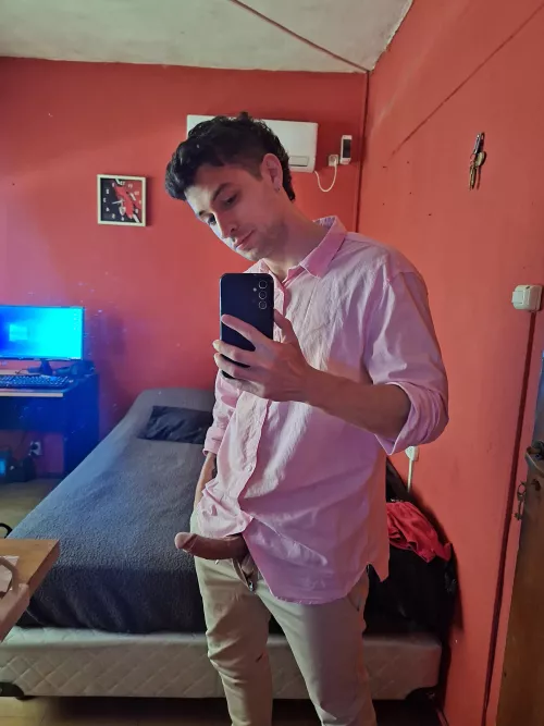 Say yes if you want me to send you post-work nudes