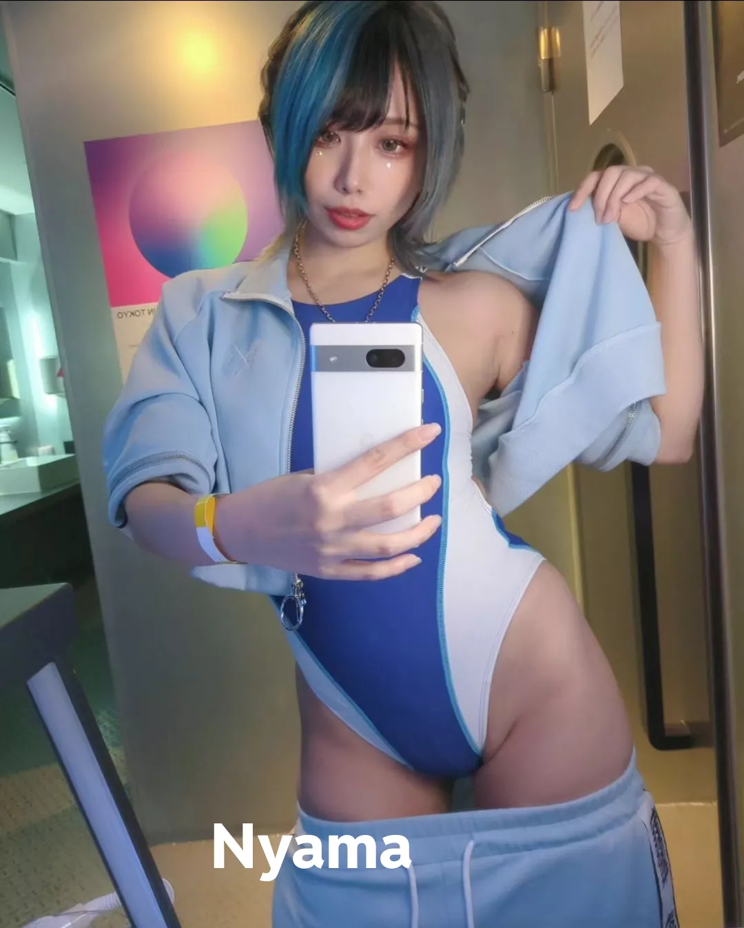 Swimsuits under clothes😍 Who else do it?