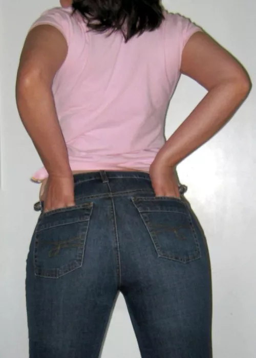 The tighter my jeans the better... A little view from behind my behind 😊