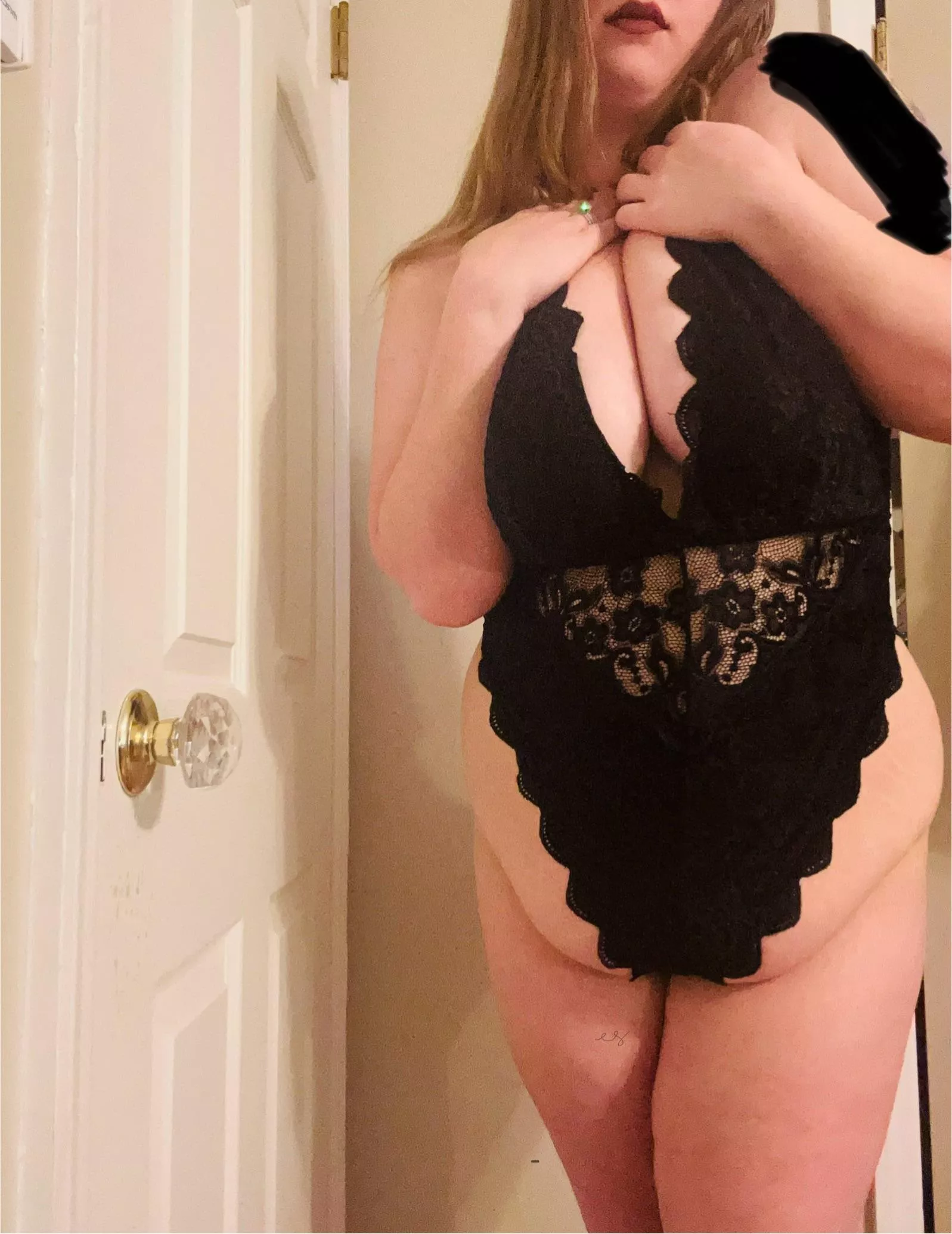 This chubby housewife hopes you have an amazing day 😏😜😚