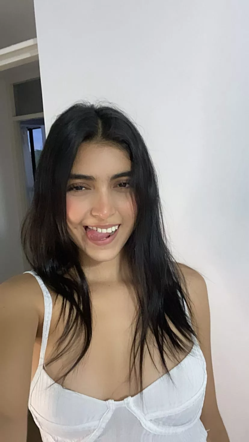 Tongue out selfie is a sexy selfie 🤭