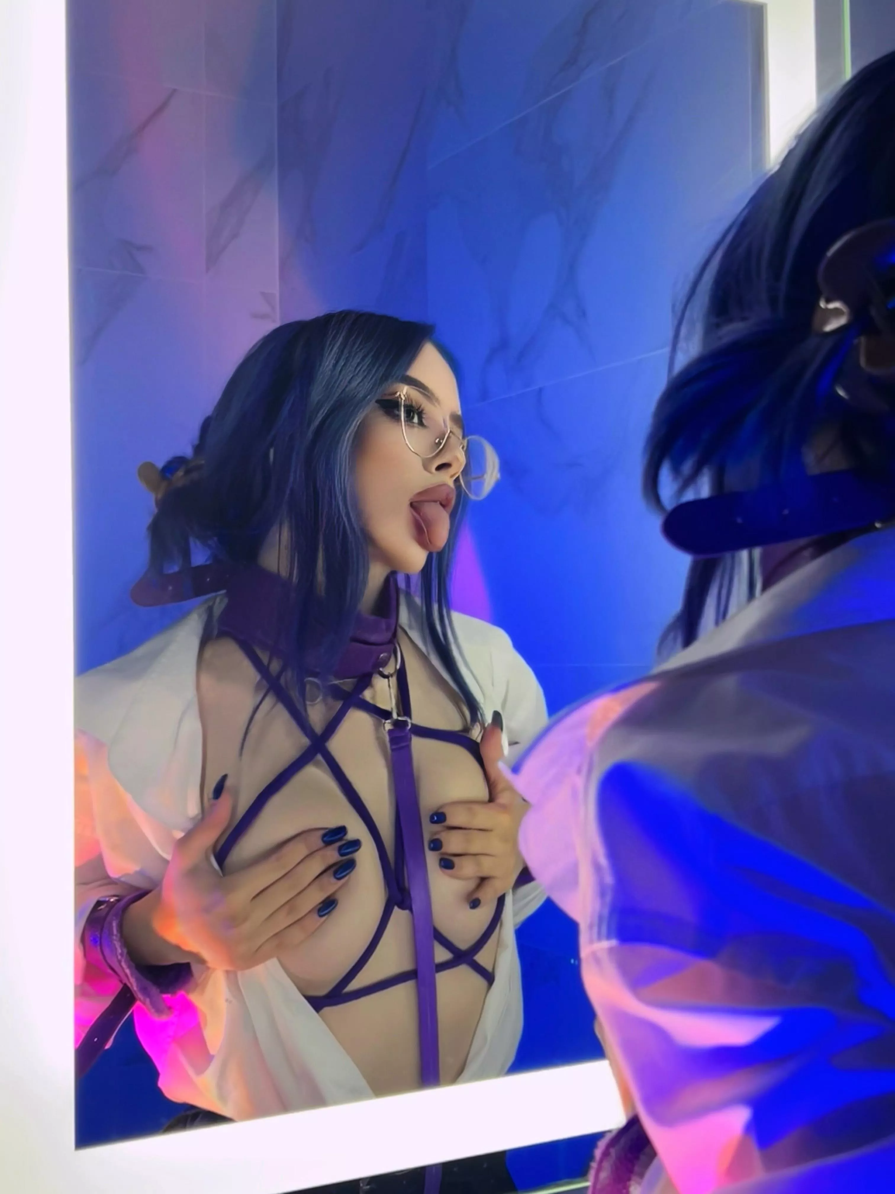 Wanna taste this naughty teen ?