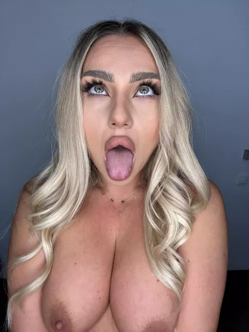 What are you up to? I wanna be naughty together today