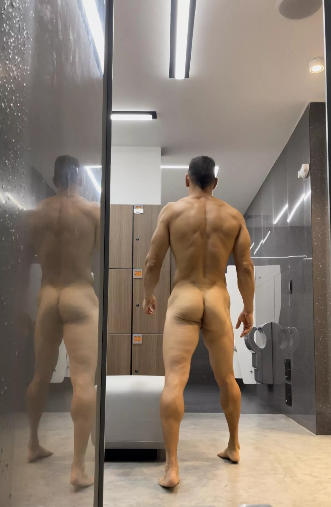 What u do if you catch me naked in gym bathroom ?🤔😏