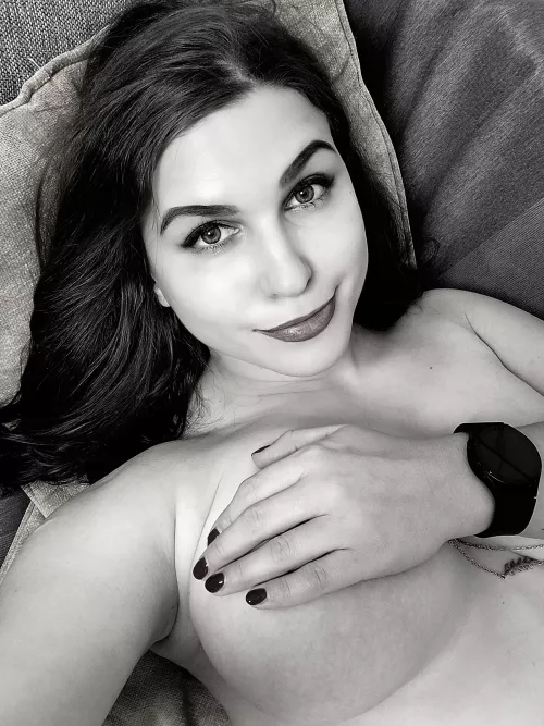 would love to have fun with you on @chaturbate [Tiny_hat] 😘