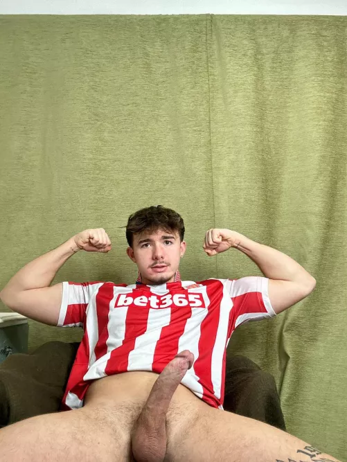 Would you let a 6ft giant breed you?