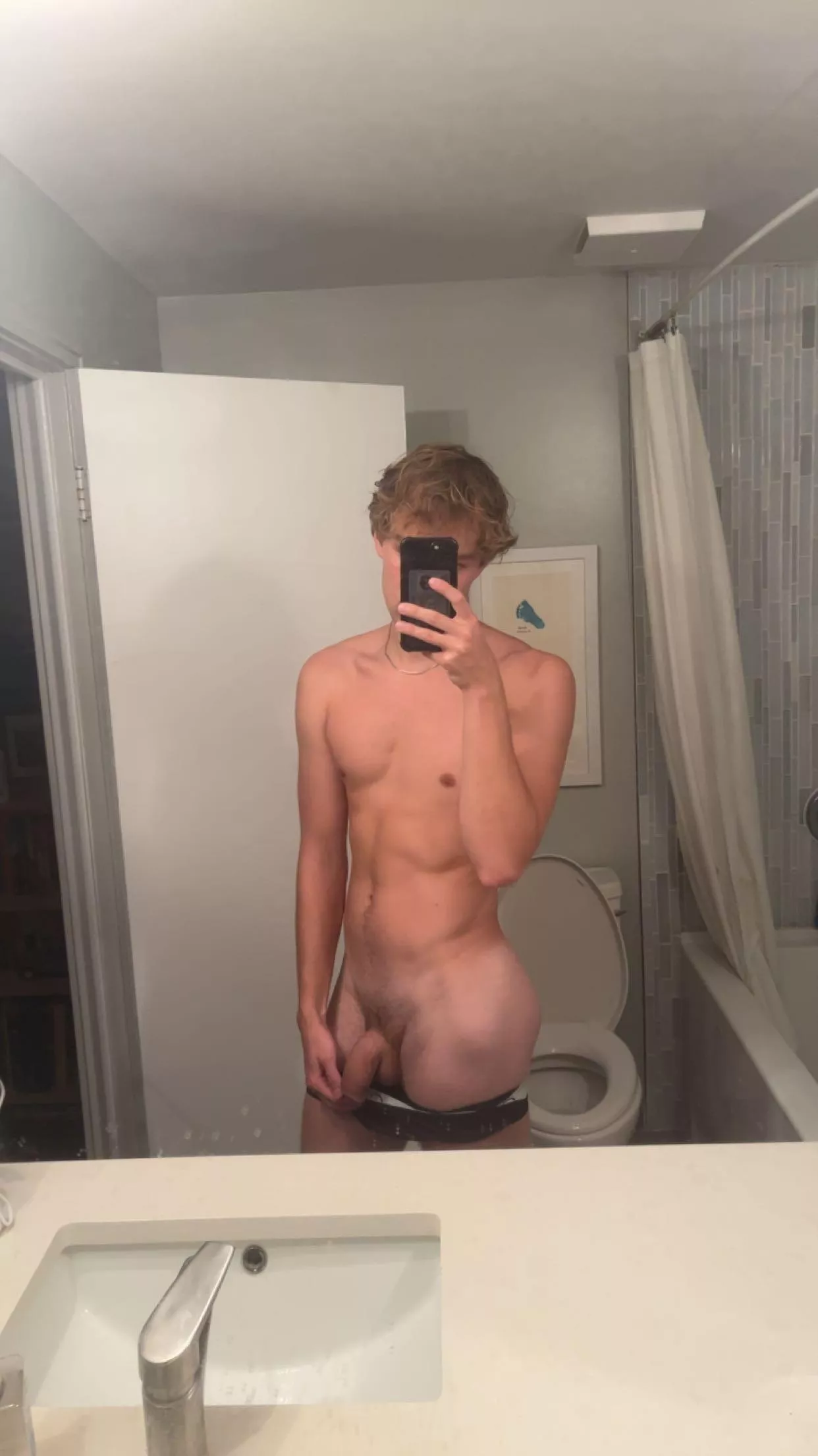 18 hung hs swimmer looking for fit twinks, jocks and daddies, dm or add josh_kutcher21