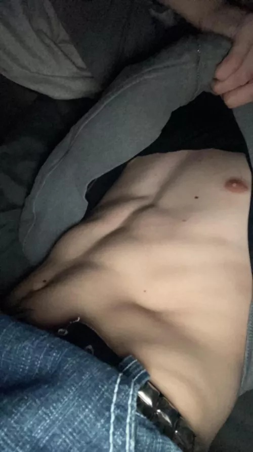 22 6’5 into jocks and muscular bros who show face ++gymbro ++masc snap sec_cy