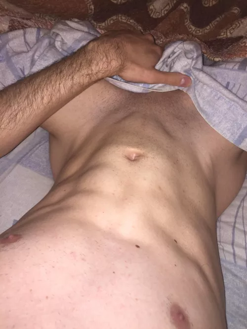 25 hung vers - looking for skinny/fit/toned/muscular guys - snap: gabemt SEND BODY PIC to be added back
