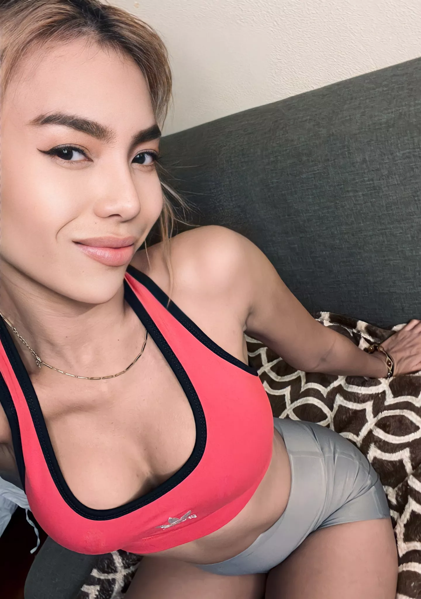 Am I girlfriend or one night stand material? 😋😉