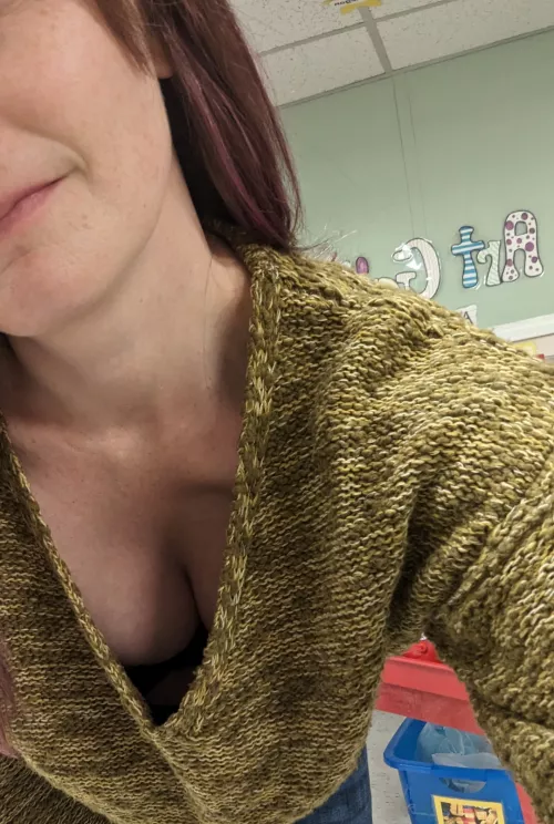 Another big titty downblouse for all my hot daddies out there. Having pickup duty has its perks. 🫦