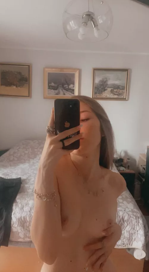 any neglected boyfriend I can send nudes to all day?