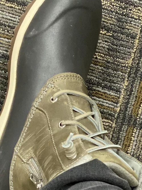 Are sperry boots supposed to scratch this much