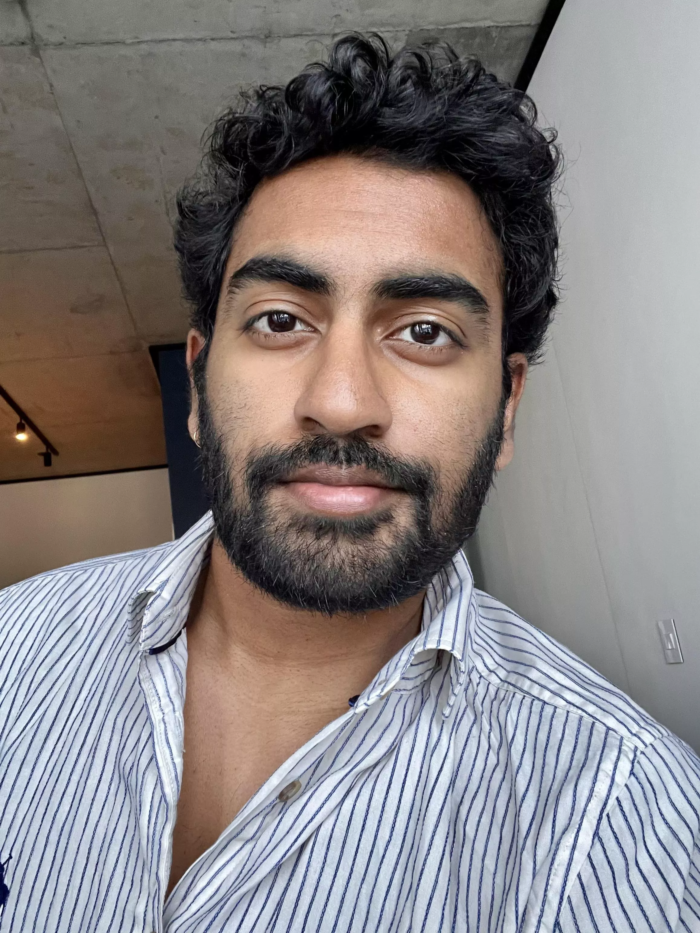 Been a while, say hi✌️. In need of a haircut.