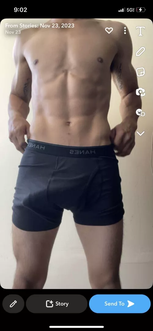 Black Hanes bulge