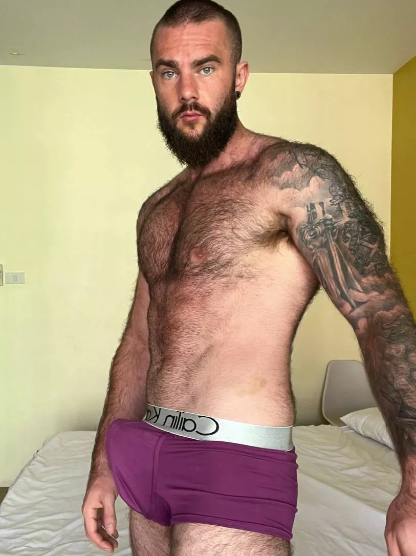 clean shaven or Hair on the chest ?