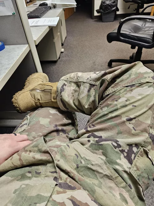 Daddy need a warm ass on his lap. (35)