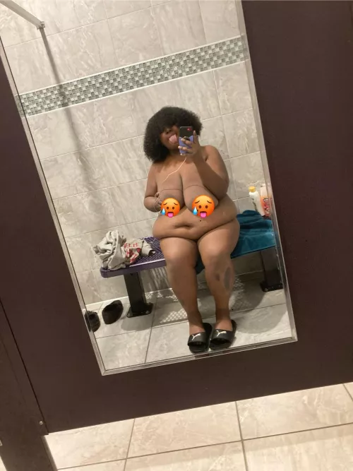 Do you like my belly ? 😛