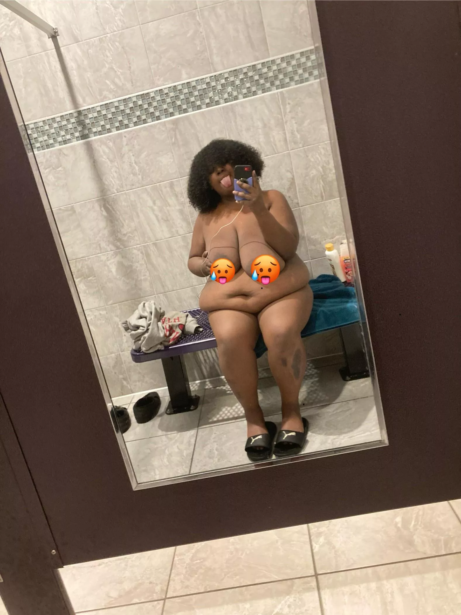 Do you like my belly ? 😛