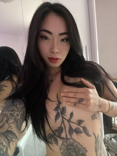 I don't have small tities, just have a very big palm. do you agree?