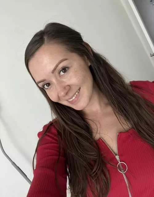 I love how my hair looks when I wear red!