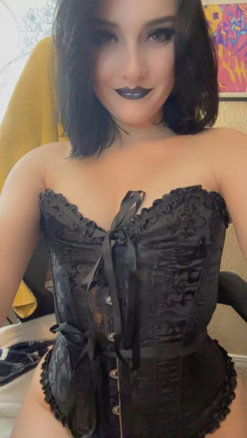 I would like more corsets but it’s the only one I have