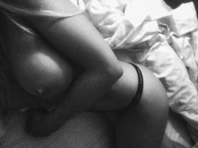 If I had a boyfriend, I would send him nudes all day long