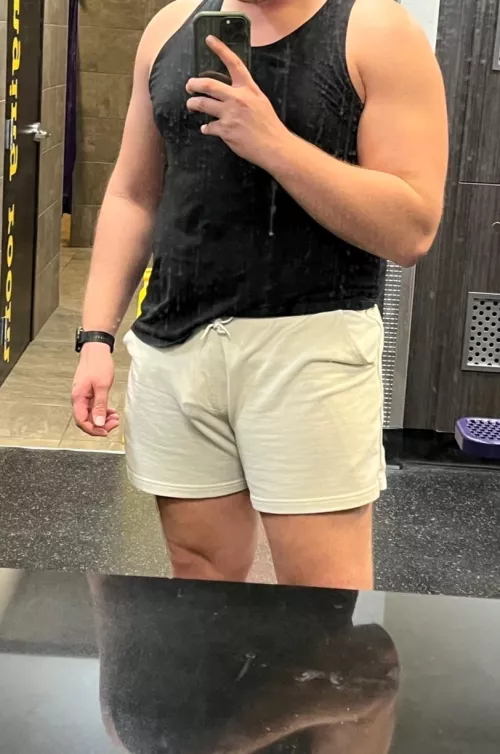 I’m everyone’s favorite gym bro because they all know I’m gonna be freeballing and will give them a show! All they have to do is look.