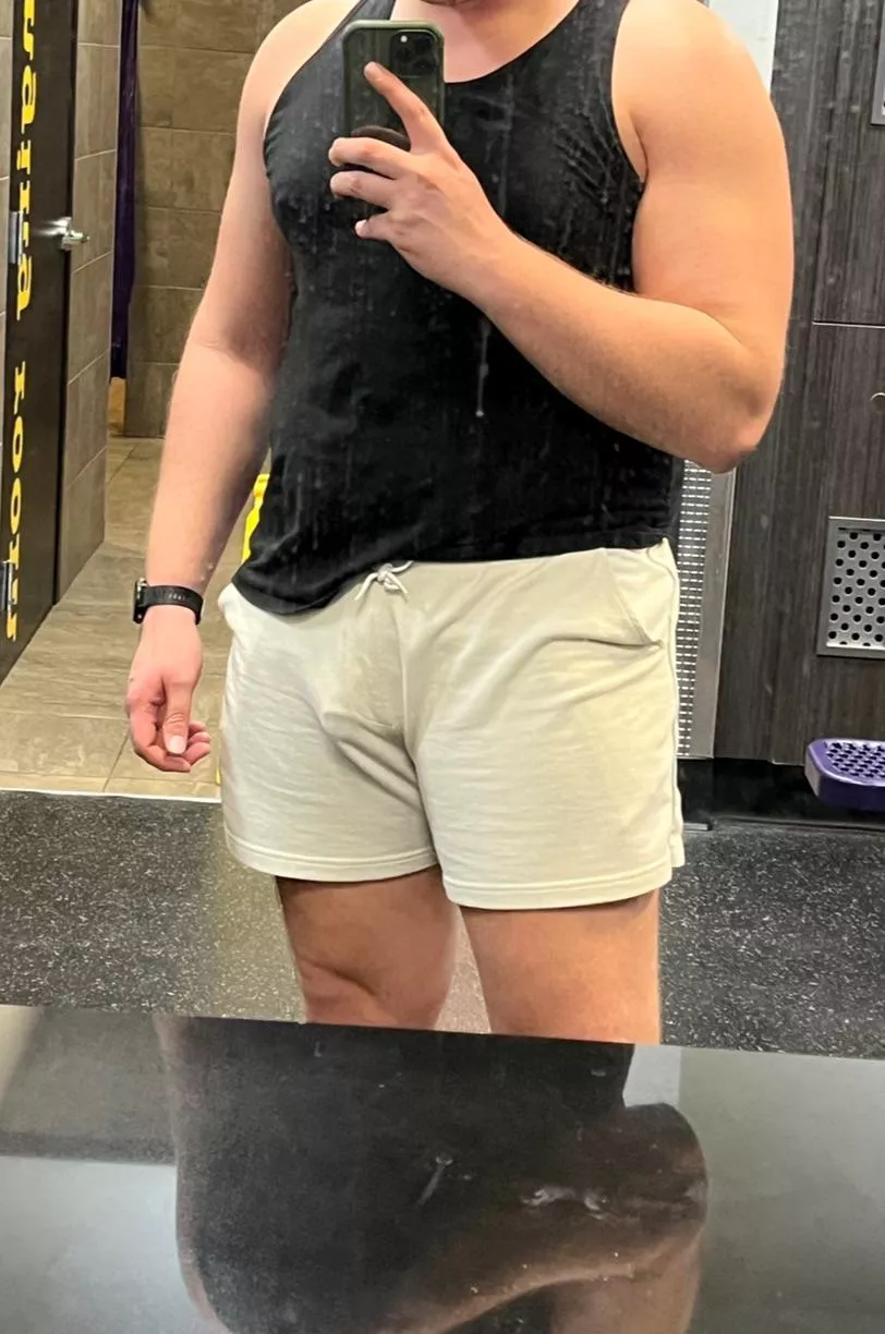 I’m everyone’s favorite gym bro because they all know I’m gonna be freeballing and will give them a show! All they have to do is look.