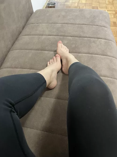 Kinda bored, who wanna worship me?