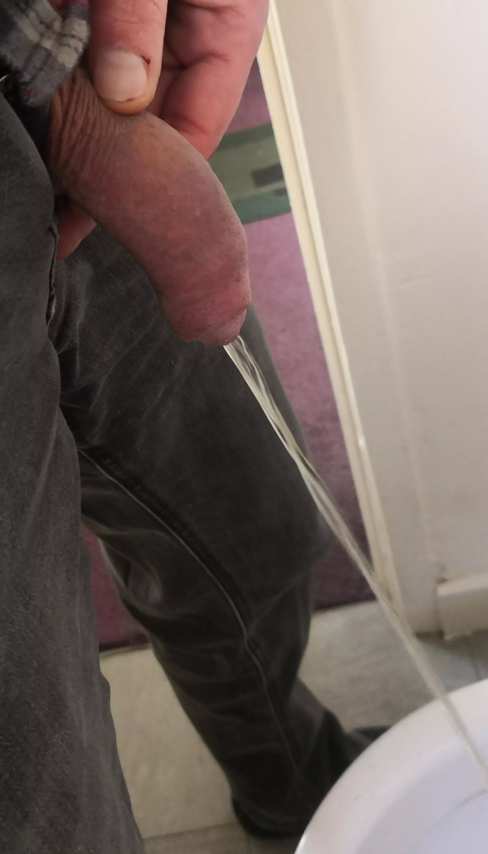 Quick pee on a cold day.. Brrr