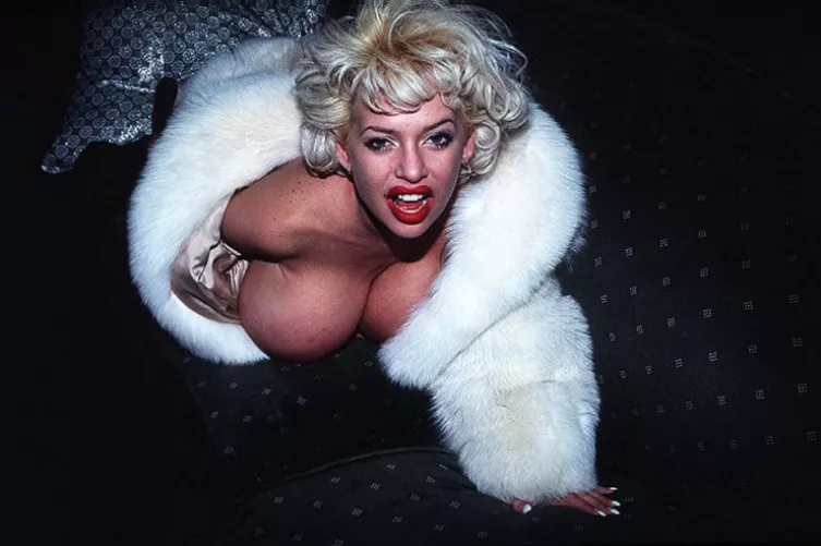 Sarenna always looks best in fur